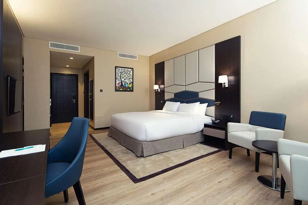 Four Points By Sheraton Production City, דובאי מלון