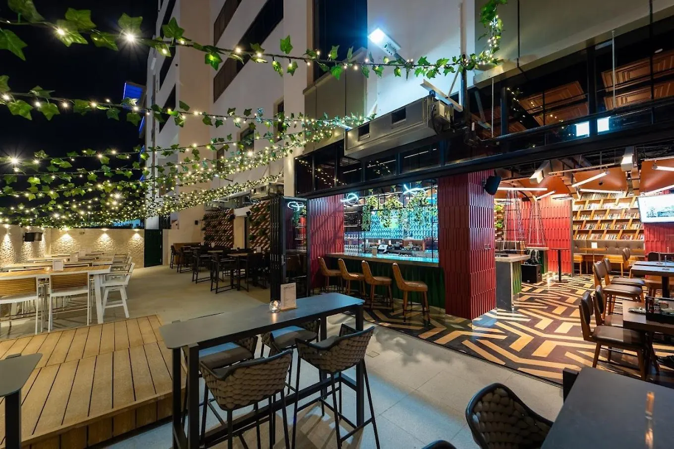 Four Points By Sheraton Production City, Dubai 4*,